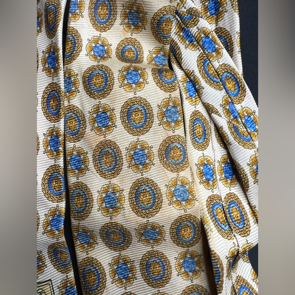 Authentic Chanel tie - Picture 2 of 5